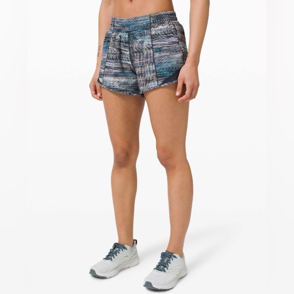 Lululemon Hotty Hot Short *Long 4” in Digital Oasis Grey / Navy - Size 8